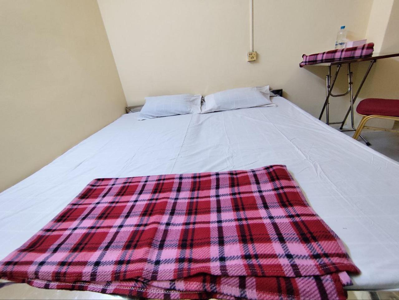 Jade Crown Hotel Rangoon Buitenkant foto